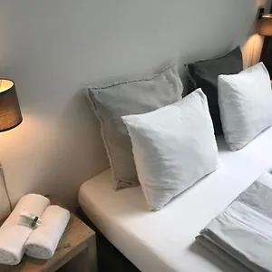 Yburg Bed & Breakfast