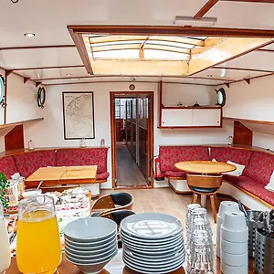 Panta Rhei Boatique Hostel